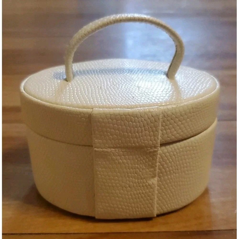 White Textured Faux Leather Jewelry Case Set Round Travel Vanity Organizer